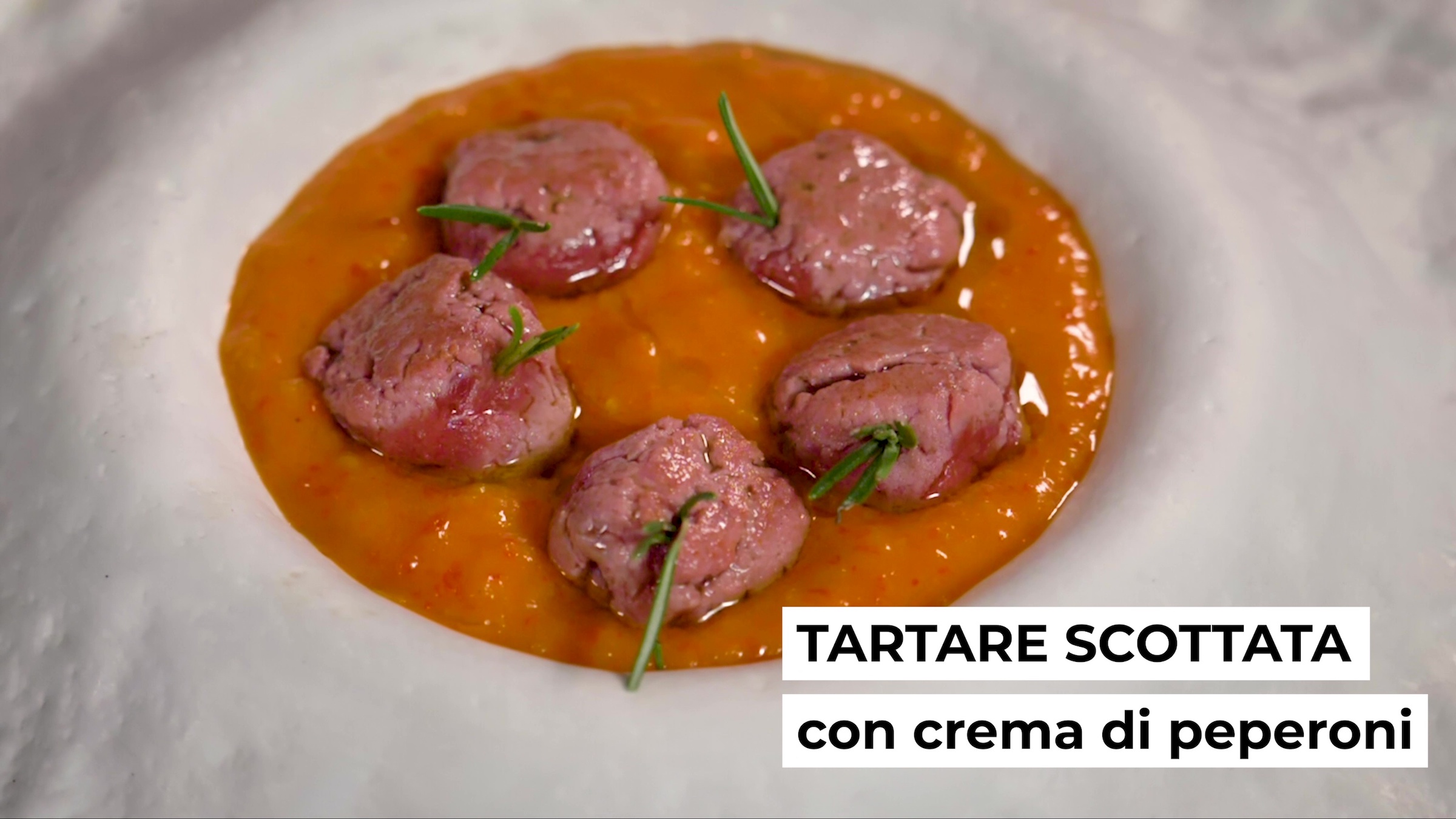 Tartare scottata con crema di peperoni